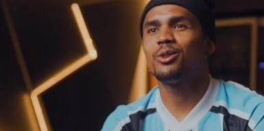 开云权威入口-薪水不止减半 道格拉斯·科斯塔回格雷米奥穿10号